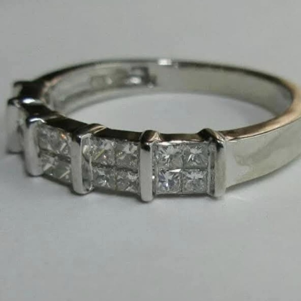 14k White Gold with Diamonds Ring - Picture 4 of 6